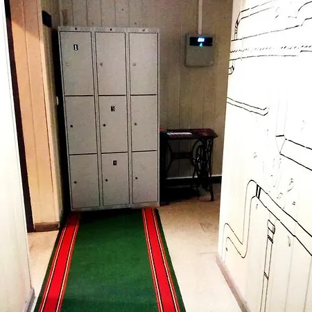 Hostal 25 *