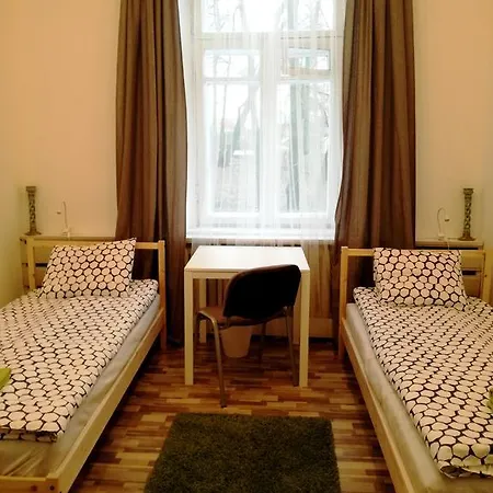 25 Auberge de jeunesse *