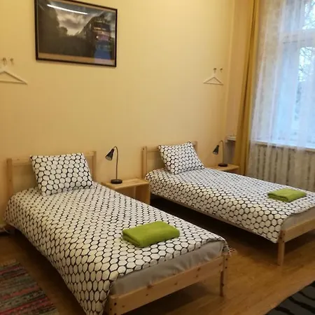 Hostal 25 *