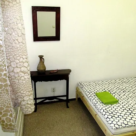 25 Hostal