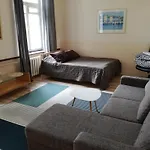 Vandrerhjem 25 *