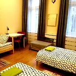 25 Vandrerhjem *