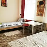 Vandrerhjem 25 *